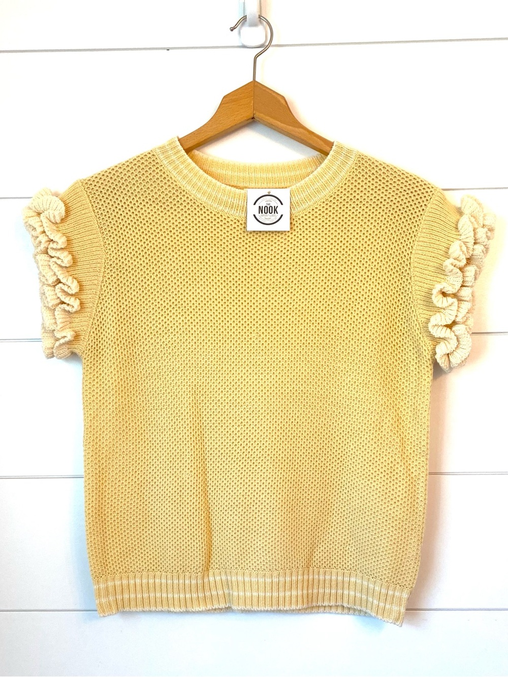 NWT Nook Pale Yellow Textured Knit Crewneck. Size medium.